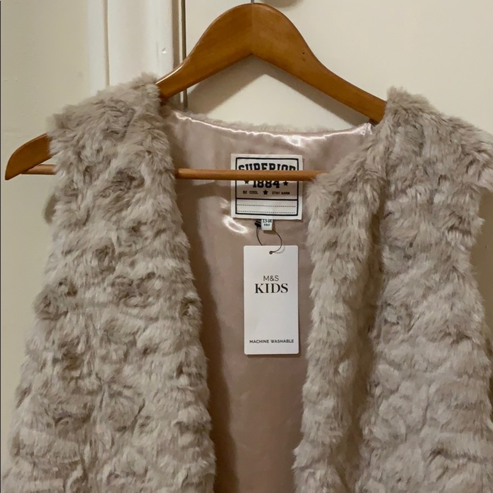 Brand new faux fur girls vest!